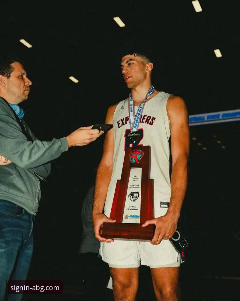 卡梅隆·布泽尔备战2026年NBA选秀最新动态：父亲卡洛斯全程护航，家族篮球传承再升级